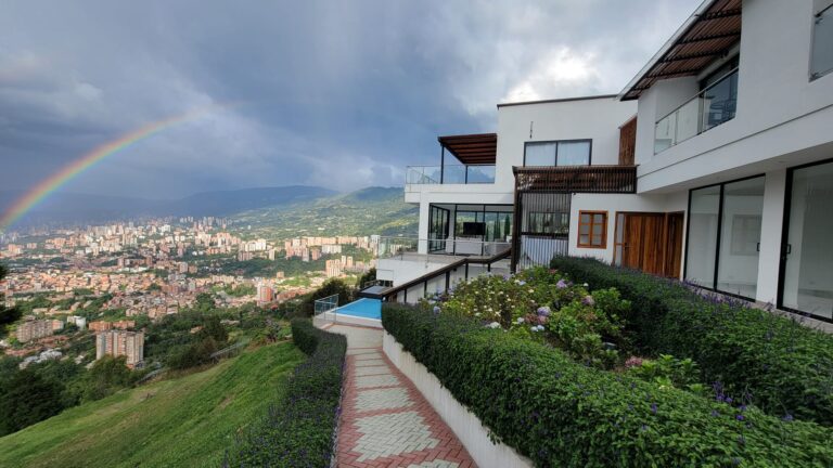 Private entrance to The View luxury villa