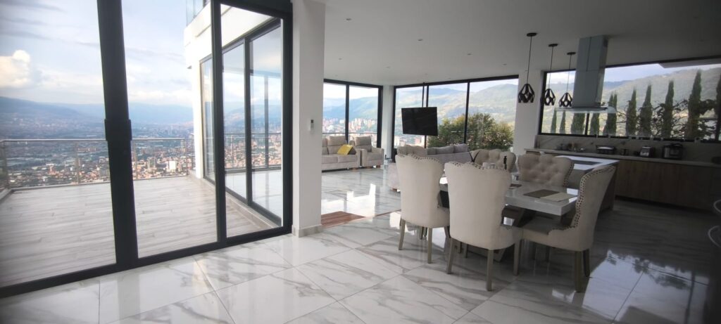 Dining and chef-supported celebration space at The View modern mansion